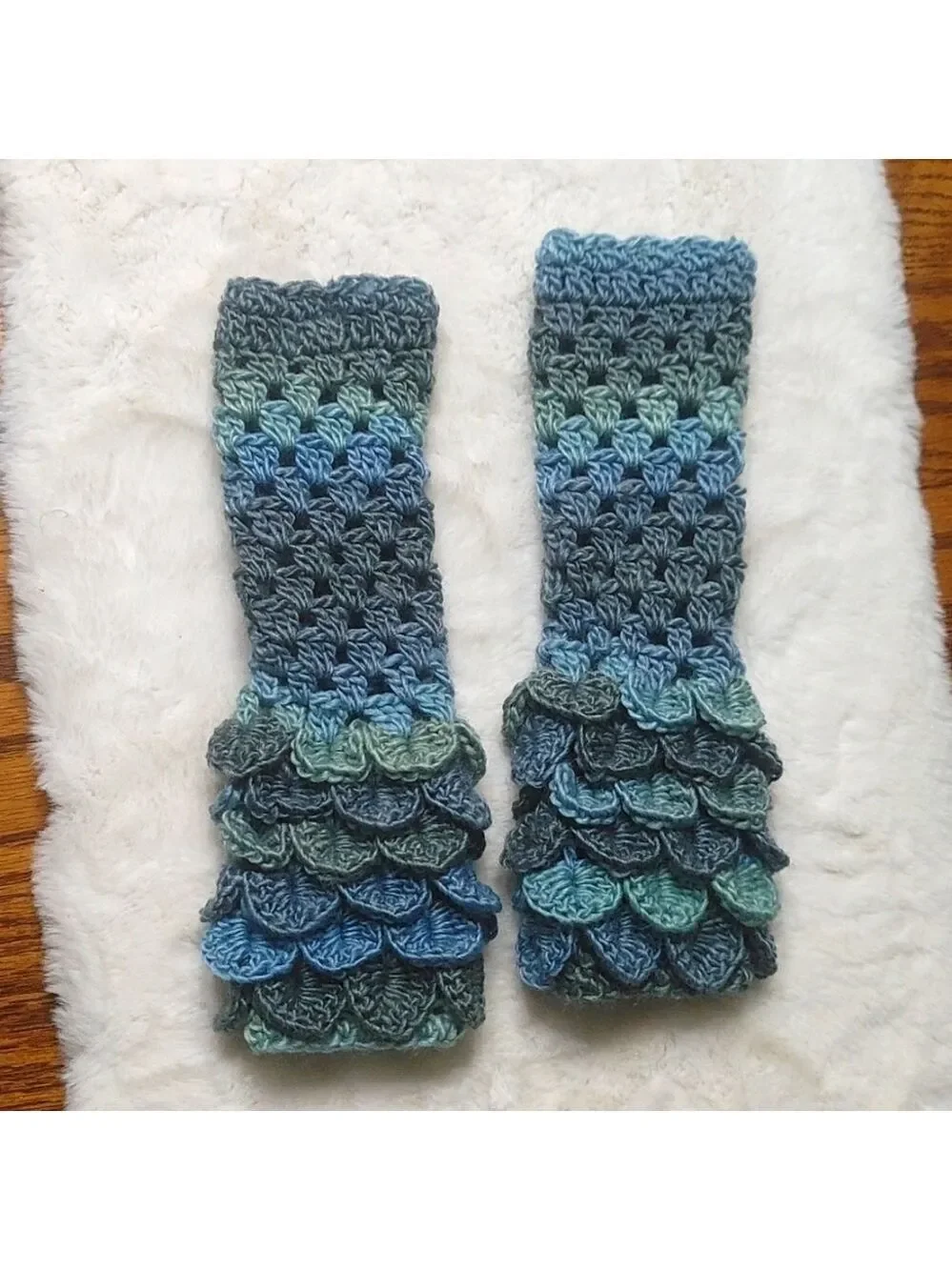 Just In! Handmade Dragonscale Fingerless Texting Gloves Wool Blue/Green